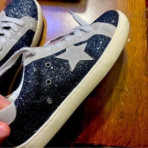 Black sparkles with grey stars